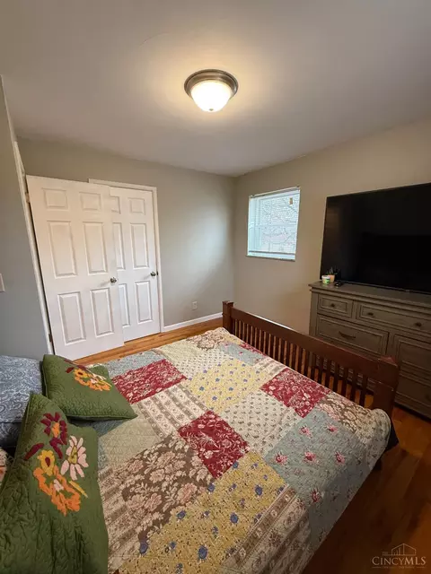 Bedroom - 9732 Woodmill Ln, Cincinnati, OH 45231 photo 1 of 10