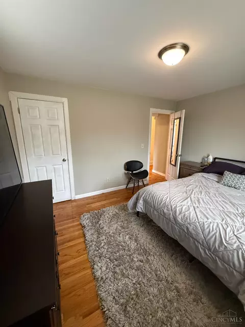 Bedroom - 9732 Woodmill Ln, Cincinnati, OH 45231 photo 3 of 10