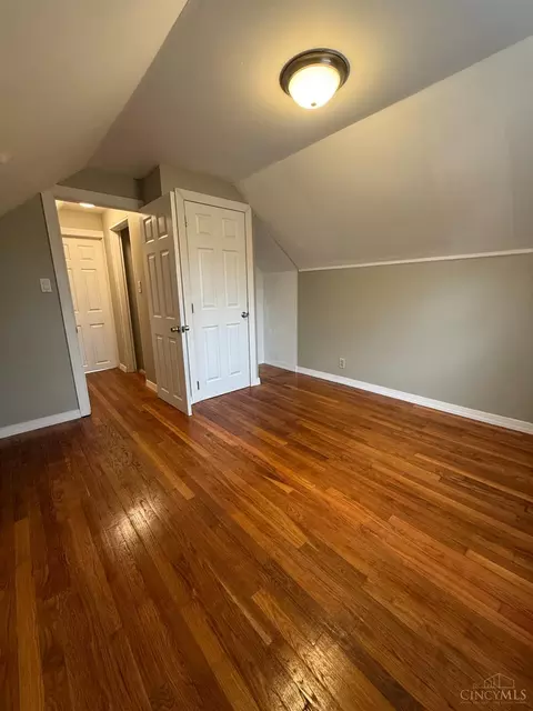 Bedroom - 9732 Woodmill Ln, Cincinnati, OH 45231 photo 5 of 10