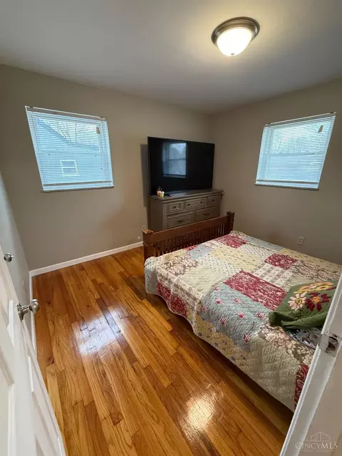 Bedroom - 9732 Woodmill Ln, Cincinnati, OH 45231 photo 10 of 10