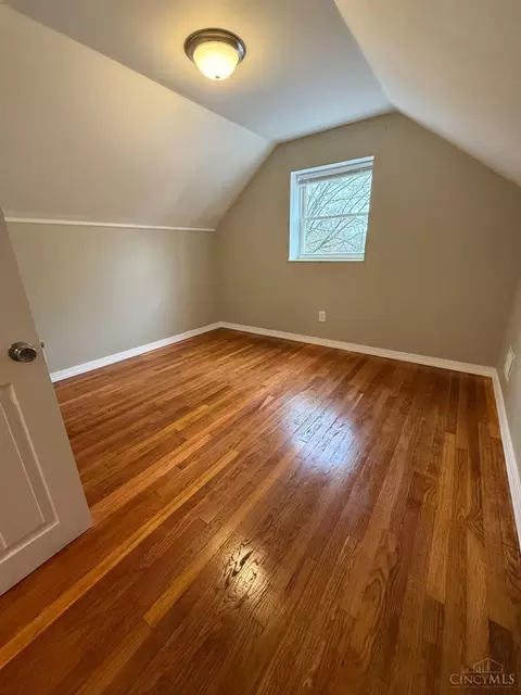 Bedroom - 9732 Woodmill Ln, Cincinnati, OH 45231 photo 6 of 10