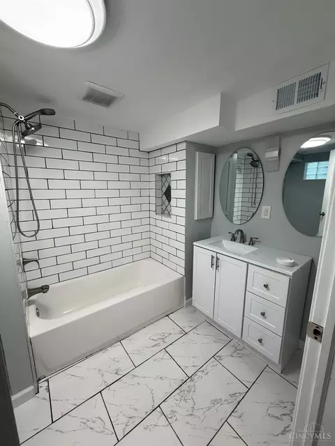 Bath - 9732 Woodmill Ln, Cincinnati, OH 45231 photo 2 of 2