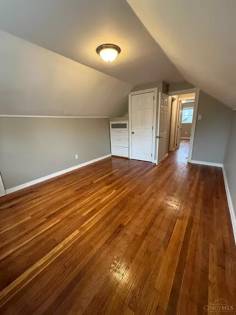 Bedroom - 9732 Woodmill Ln, Cincinnati, OH 45231 photo 7 of 10