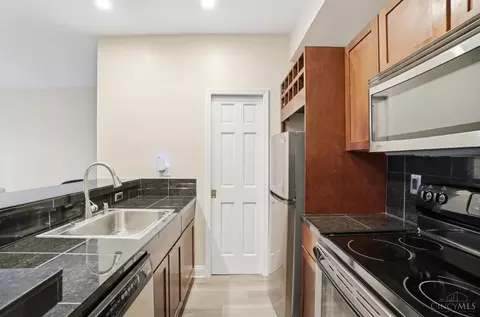 Kitchen - 933 Auburnview Dr, Cincinnati, OH 45206 photo 2 of 2