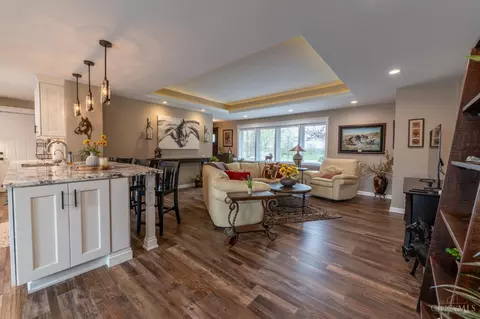 Living - 817 Locust Corner Rd, Cincinnati, OH 45245 photo 5 of 9
