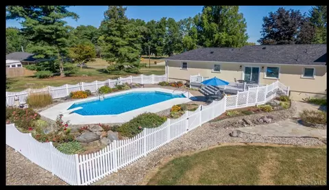 Exterior - 817 Locust Corner Rd, Cincinnati, OH 45245 photo 6 of 36