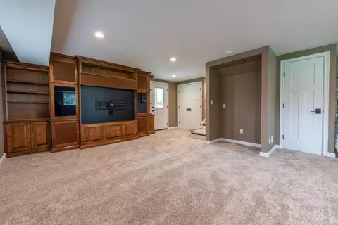 Living - 817 Locust Corner Rd, Cincinnati, OH 45245 photo 7 of 9