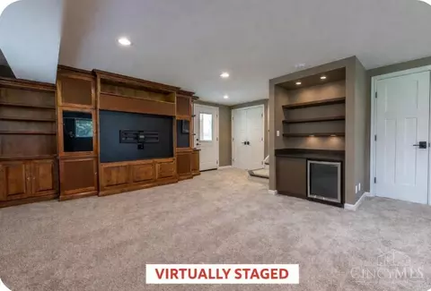 Living - 817 Locust Corner Rd, Cincinnati, OH 45245 photo 8 of 9
