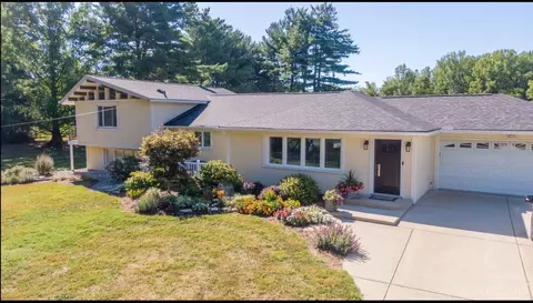 817 Locust Corner Rd, Cincinnati, OH 45245