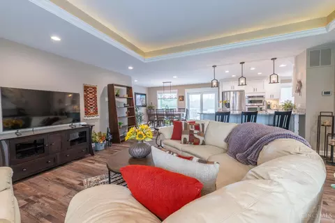 Living - 817 Locust Corner Rd, Cincinnati, OH 45245 photo 4 of 9