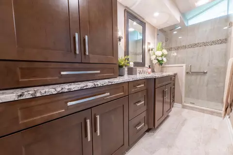 Bath - 817 Locust Corner Rd, Cincinnati, OH 45245 photo 5 of 5