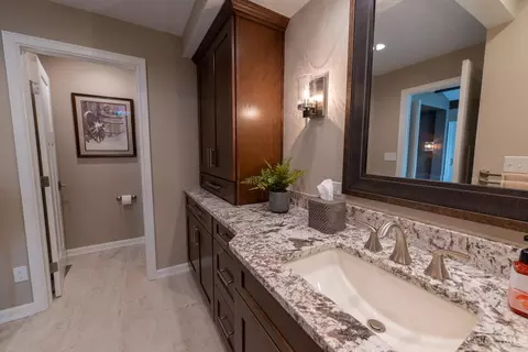 Bath - 817 Locust Corner Rd, Cincinnati, OH 45245 photo 4 of 5