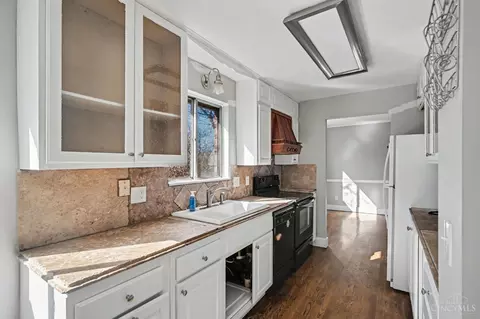 Kitchen - 1759 John Gray Rd, Cincinnati, OH 45240 photo 2 of 2