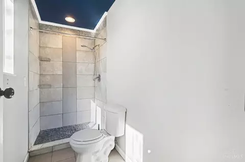 Bath - 1759 John Gray Rd, Cincinnati, OH 45240 photo 2 of 4