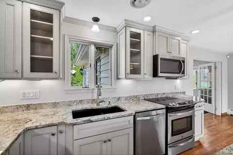 Kitchen - 11520 Edgewood Rd, Harrison, OH 45030 photo 5 of 6