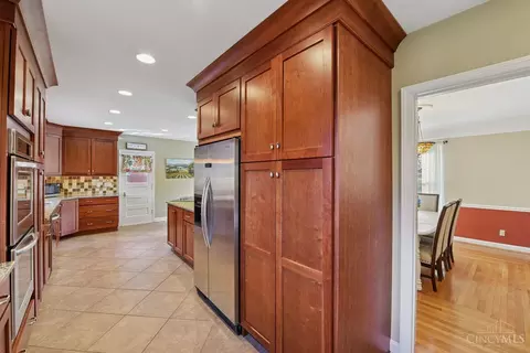 Kitchen - 852 Finney Trl, Cincinnati, OH 45224 photo 4 of 5