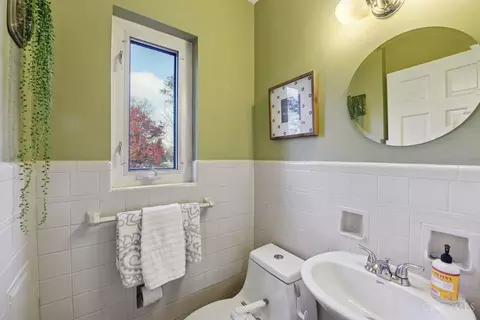 Bath - 852 Finney Trl, Cincinnati, OH 45224 photo 4 of 4