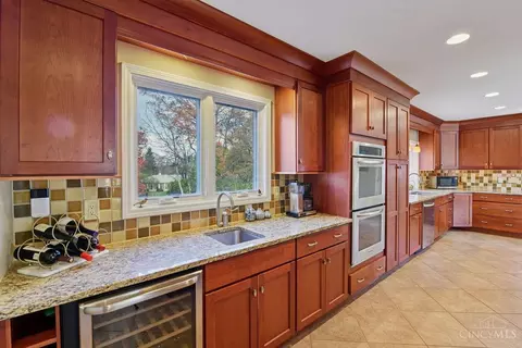 Kitchen - 852 Finney Trl, Cincinnati, OH 45224 photo 5 of 5