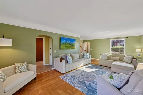 Living - 852 Finney Trl, Cincinnati, OH 45224 photo 2 of 3