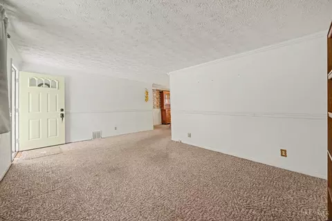 Living - 735 Loda Dr, Cincinnati, OH 45245 photo 1 of 2