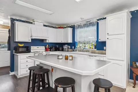 Kitchen - 5635 Thomas Rd, Georgetown, OH 45121 photo 2 of 4