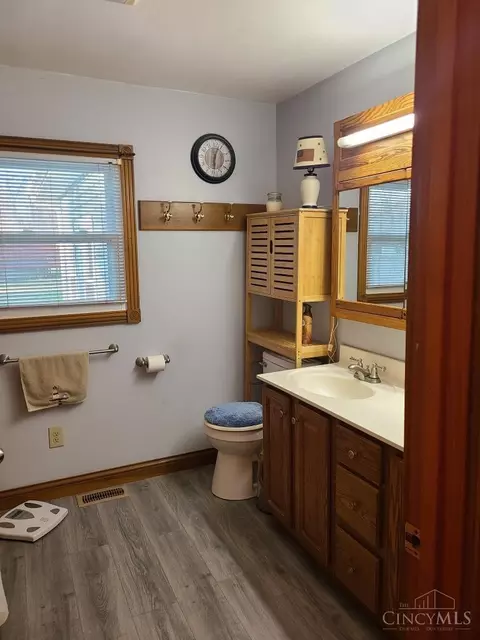 Bath - 7822 Dian Ave, Franklin, OH 45005 photo 2 of 2