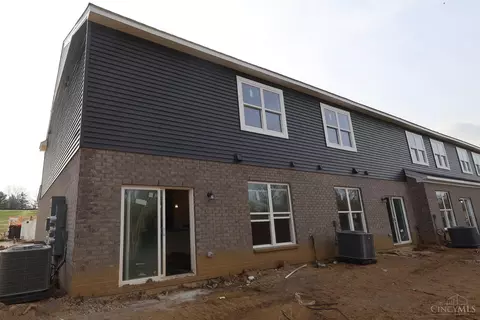 7231 Grandway Dr, West Chester, OH 45069