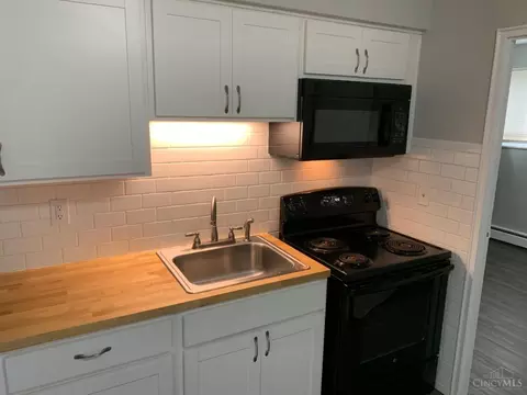 Kitchen - 1165 Galbraith Rd, Cincinnati, OH 45224 photo 2 of 2