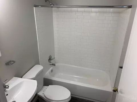 Bath - 1165 Galbraith Rd, Cincinnati, OH 45224 photo 1 of 1