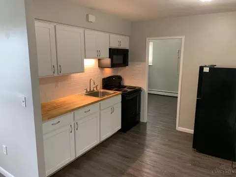 Kitchen - 1165 Galbraith Rd, Cincinnati, OH 45224 photo 1 of 2