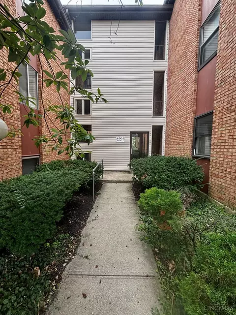 4901 Chalet Dr, Saint Bernard, OH 45217