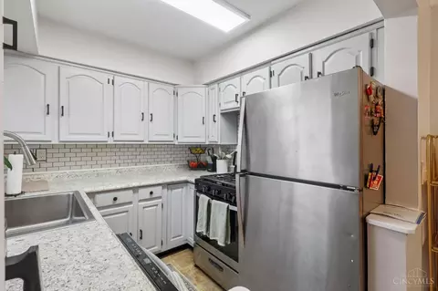 Kitchen - 134 W Crest Dr, Reading, OH 45215 photo 3 of 4