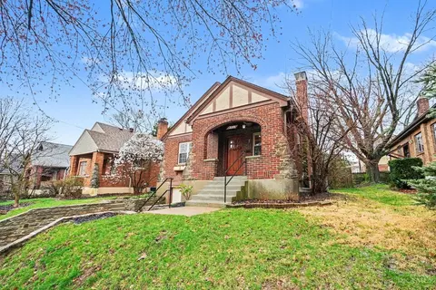 Exterior - 3319 De Forest Dr, Cincinnati, OH 45209 photo 3 of 6