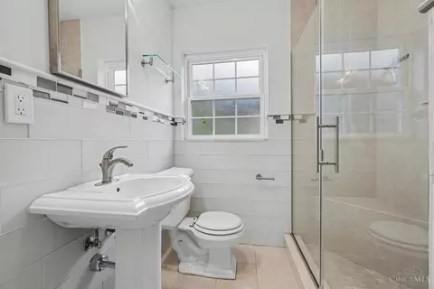 Bath - 3319 De Forest Dr, Cincinnati, OH 45209 photo 1 of 3