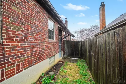 Exterior - 3319 De Forest Dr, Cincinnati, OH 45209 photo 4 of 6