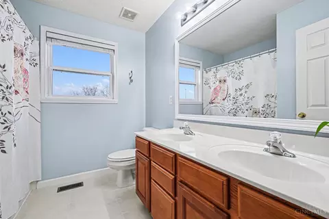 Bath - 4989 Springleaf Dr, Liberty Twp, OH 45011 photo 3 of 4