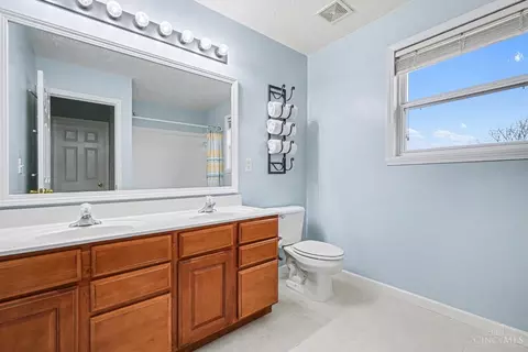 Bath - 4989 Springleaf Dr, Liberty Twp, OH 45011 photo 2 of 4