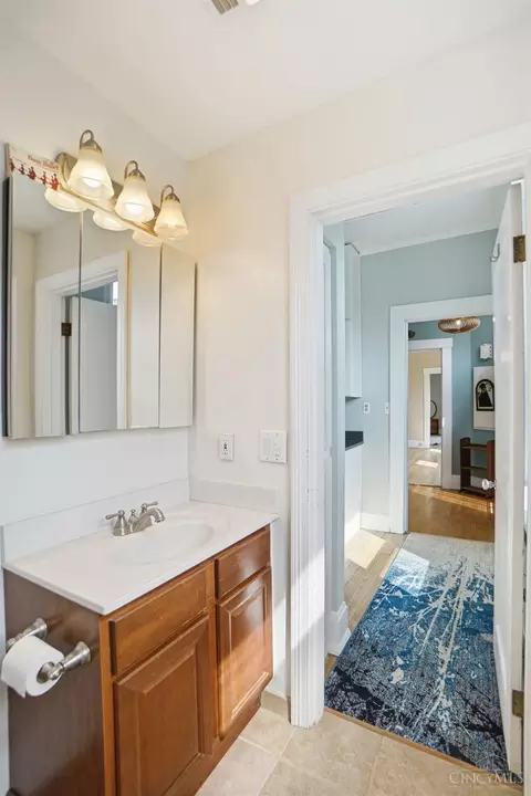Bath - 4309 Vine St, Cincinnati, OH 45217 photo 6 of 6