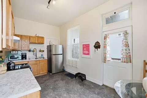 Kitchen - 4309 Vine St, Cincinnati, OH 45217 photo 2 of 8