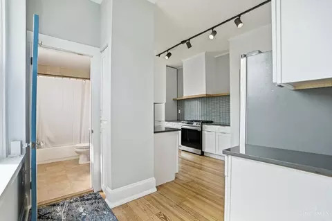 Kitchen - 4309 Vine St, Cincinnati, OH 45217 photo 4 of 8