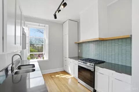 Kitchen - 4309 Vine St, Cincinnati, OH 45217 photo 5 of 8