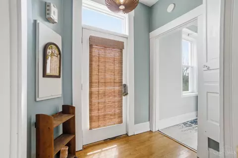 Entry Way - 4309 Vine St, Cincinnati, OH 45217 photo 3 of 6