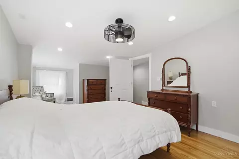 Bedroom - 4309 Vine St, Cincinnati, OH 45217 photo 3 of 6