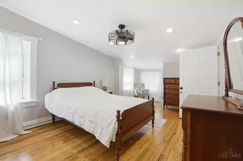 Bedroom - 4309 Vine St, Cincinnati, OH 45217 photo 2 of 6