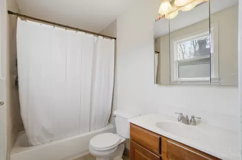 Bath - 4309 Vine St, Cincinnati, OH 45217 photo 4 of 6