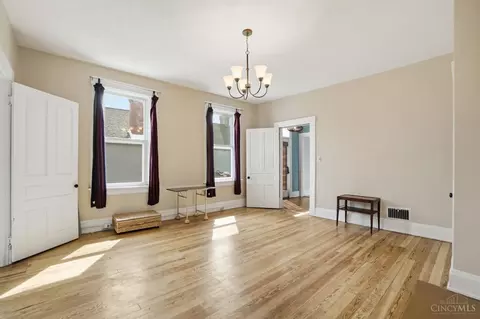 Living - 4309 Vine St, Cincinnati, OH 45217 photo 5 of 7