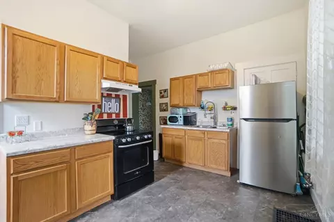 Kitchen - 4309 Vine St, Cincinnati, OH 45217 photo 1 of 8