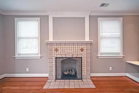 Living - 3425 Berry Ave, Cincinnati, OH 45208 photo 6 of 8