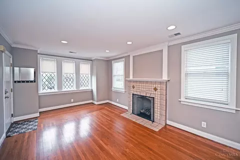 Living - 3425 Berry Ave, Cincinnati, OH 45208 photo 7 of 8