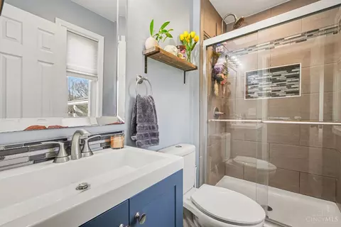 Bath - 9864 Baughman Rd, Harrison, OH 45030 photo 2 of 3